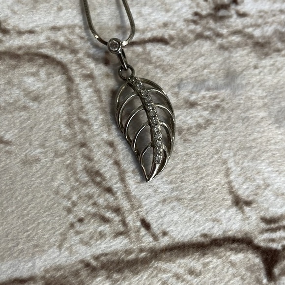 Silver White Gold Leaf Earrings Necklace - Picture 9 of 10